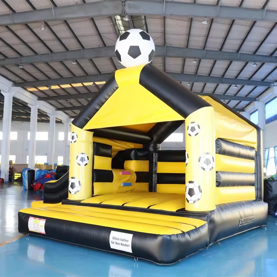 Kids Outdoor Jump House - Zwart-gele voetbalthema opblaasbare springkasteel met glijbaan,