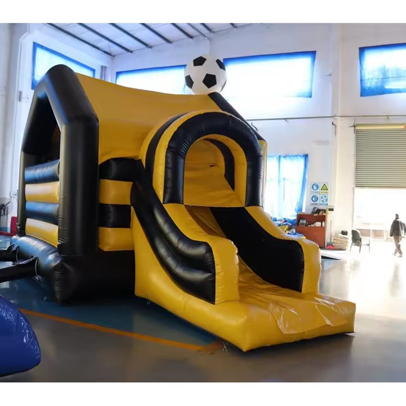 Zwart-gele voetbalthema opblaa - Kids Outdoor Jump House recensie en prijs
